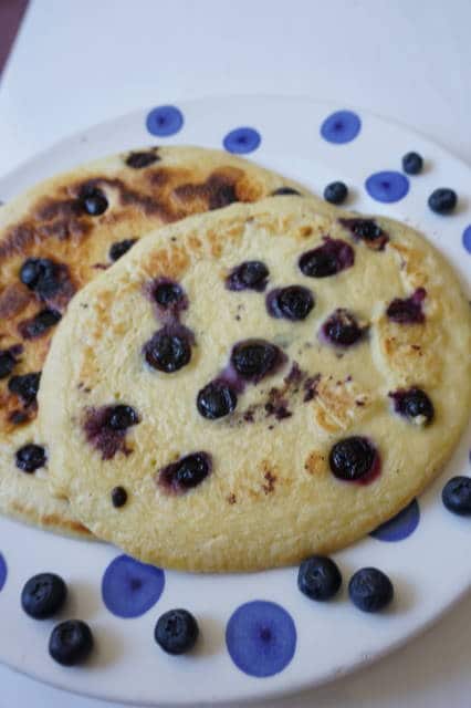 Pfannkuchen ohne Zucker mit Heidelbeeren von breifreibaby