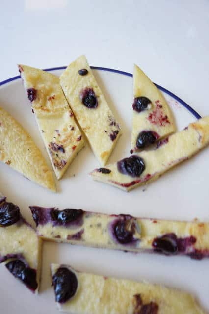 Pfannkuchen ohne Zucker mti Beeren von breifreibaby