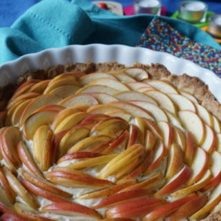 Deko Baby-Geburtstagsparty und ein Apfelkuchen ohne Zucker