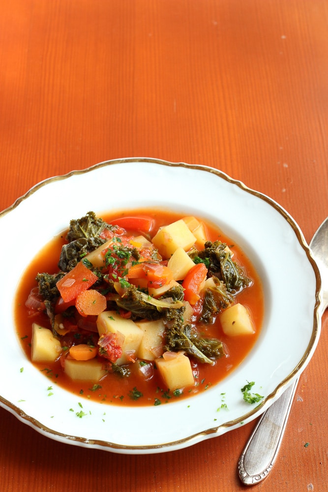 Wintereintopf mit Kartoffeln und Kohl Gemüse - ein veganes Rezept