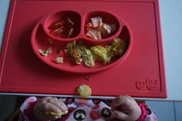 spanische Tortilla de patatas auf einer Happy Mat von breifreibabyy