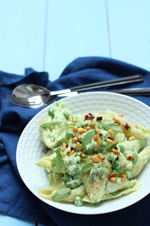 Erbsen-Pasta mit Pinienkernen - vegetarisches Rezept für Nudeln