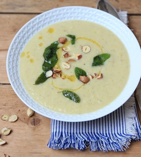 Sellerie-Suppe mit Lauch, Apfel und Sallbei