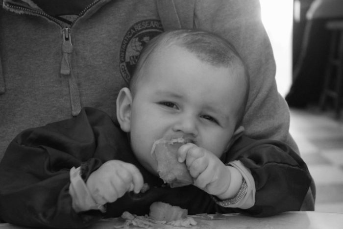Beikost ohne Füttern - baby-led weaning Baby