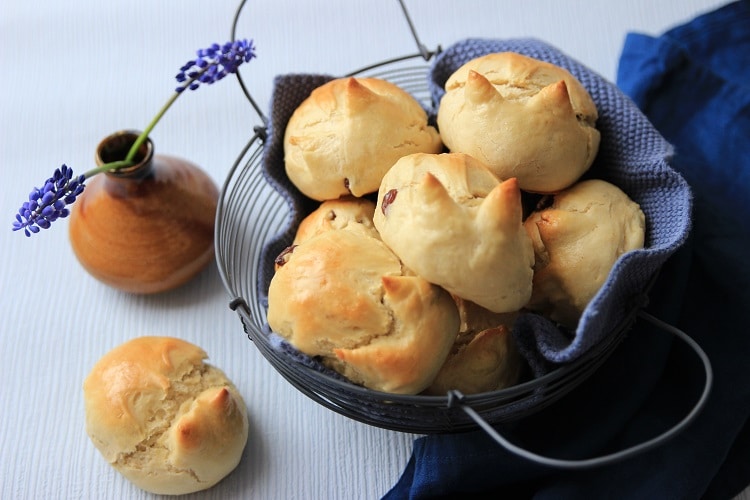 Kleine Hefe-Hasen aus Hefeteig für breifrei- und baby-led weaning Babys zu Ostern