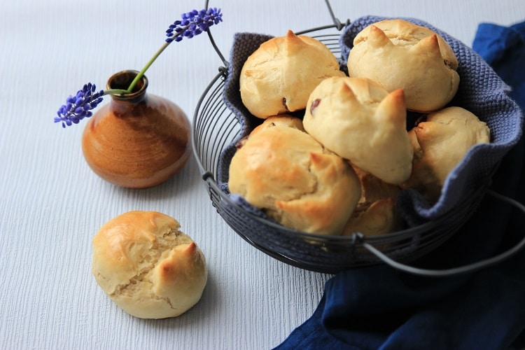 Kleine Hefe-Hasen aus Hefeteig für breifrei- und baby-led weaning Babys zu Ostern