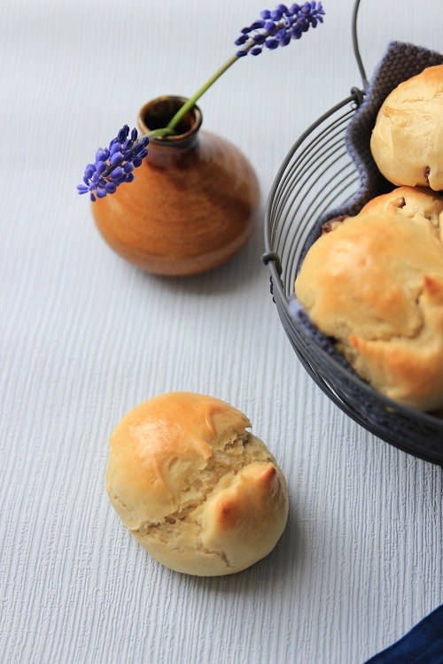 Kleine Hefe-Hasen aus Hefeteig für breifrei- und baby-led weaning Babys zu Ostern