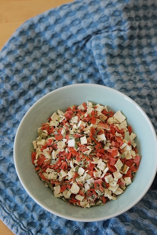 Gemüsebrühe ohne Salz aus gefriergetrocknetem Gemüse