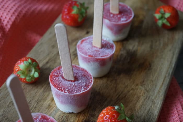 Erdbeerbananeneis selber machen für Kinder