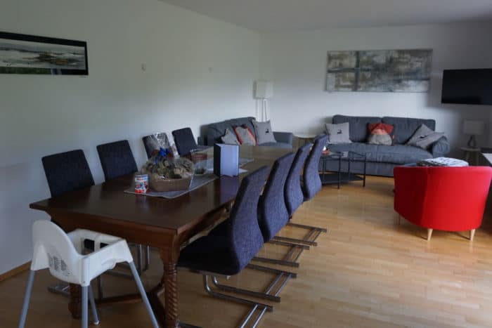 Wohnzimmer und Esszimmer in einem - unser Traum Ferienhaus im Schwatzwald