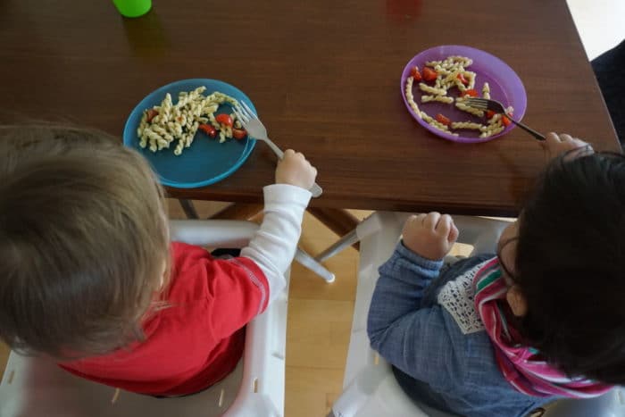BLW und breifrei Essen am erten Urlaubstag - Nudelsalat und Grillen