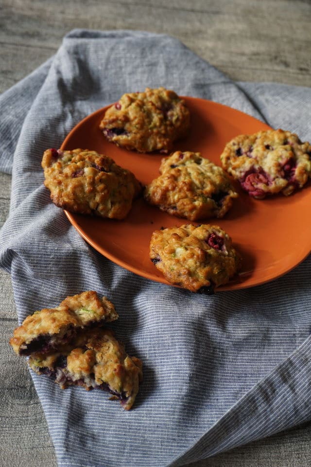 Zucchinikekse mit Beeren