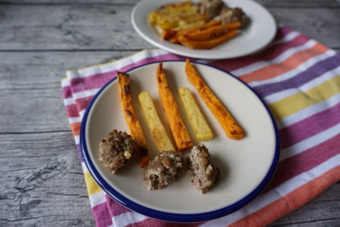 Hackfleischbällchen mit Pommes aus Süßkartoffel