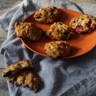 BLW Frühstücksideen - Zucchinikekse mit Beeren