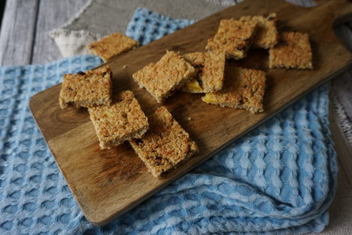Fruchtiegel für Babys - Mango-Kokos-Müsliriegel