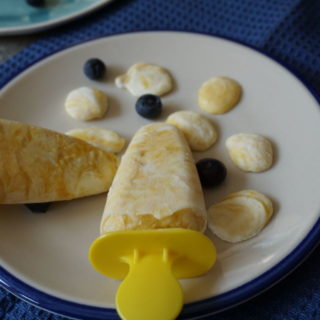 Mango-Eis ohne Zucker - für Babys und Kleinkinder mit Stiel