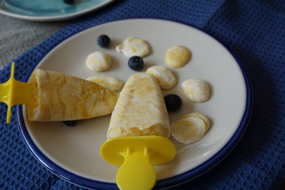 Mango-Eis ohne Zucker - für Babys und Kleinkinder mit Stiel