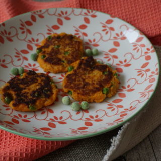 Süßkartoffelbratlinge mit Erbsen - breifrei und BLW Bratlinge für Babys Beikost