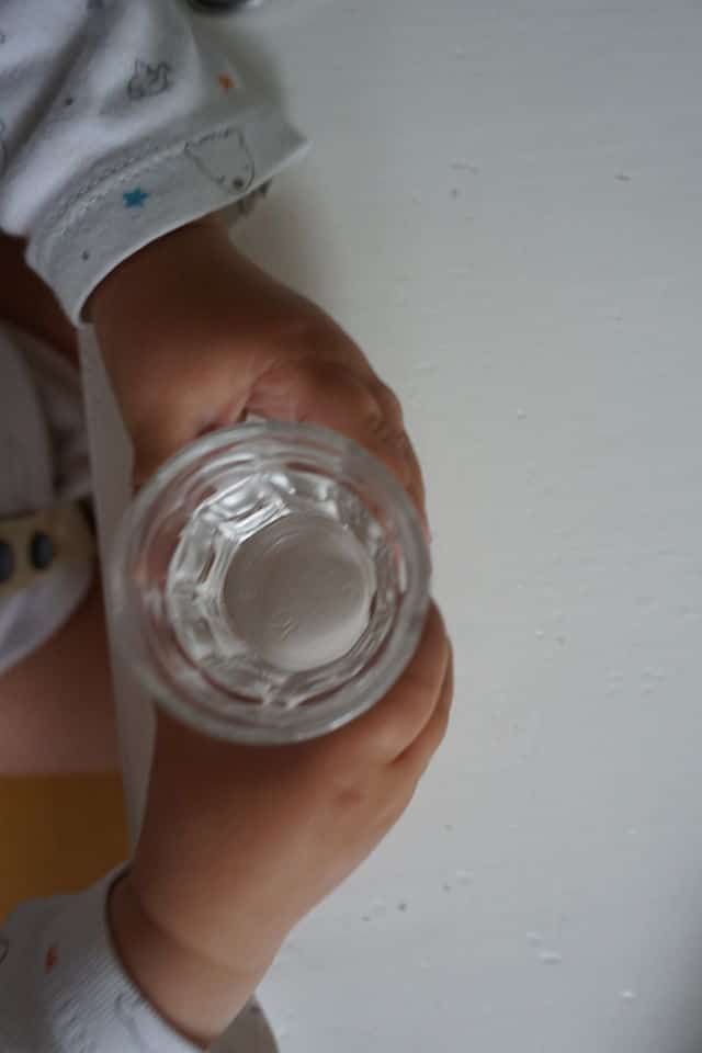 Schnapsglas zum Trinkenlernen - Wasser für Babys