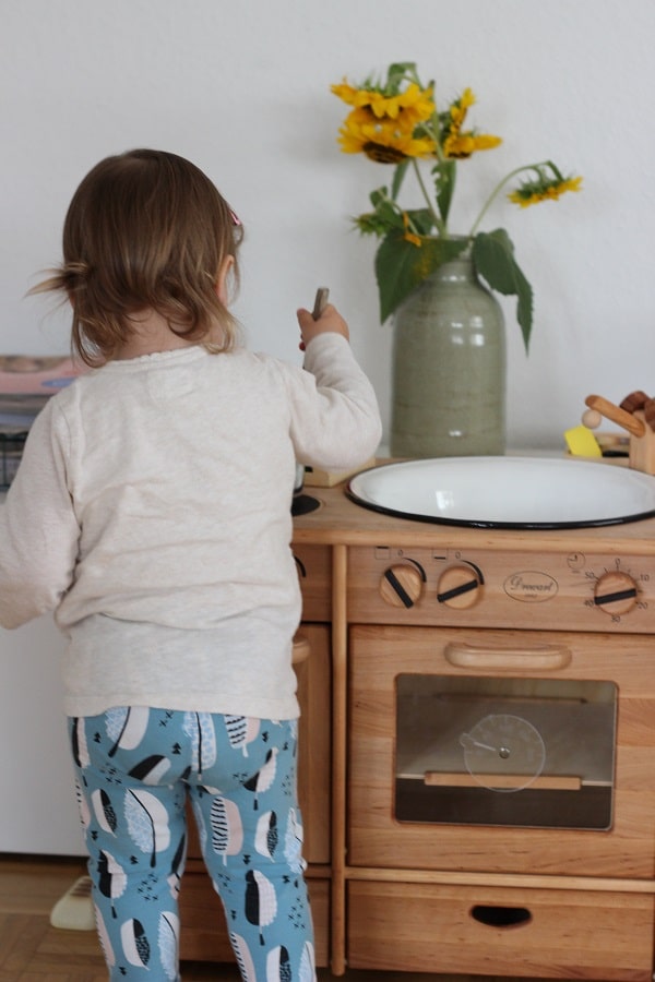 Kinderküche aus Holz von Livipur im Test - Kinder können hier gefahrlos kochen und backen #livipur #anzeige
