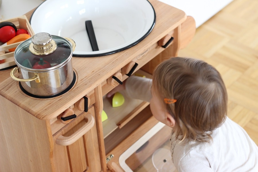 Kinderküche aus Holz von Livipur im Test - Kinder können hier gefahrlos kochen und backen #livipur #anzeige