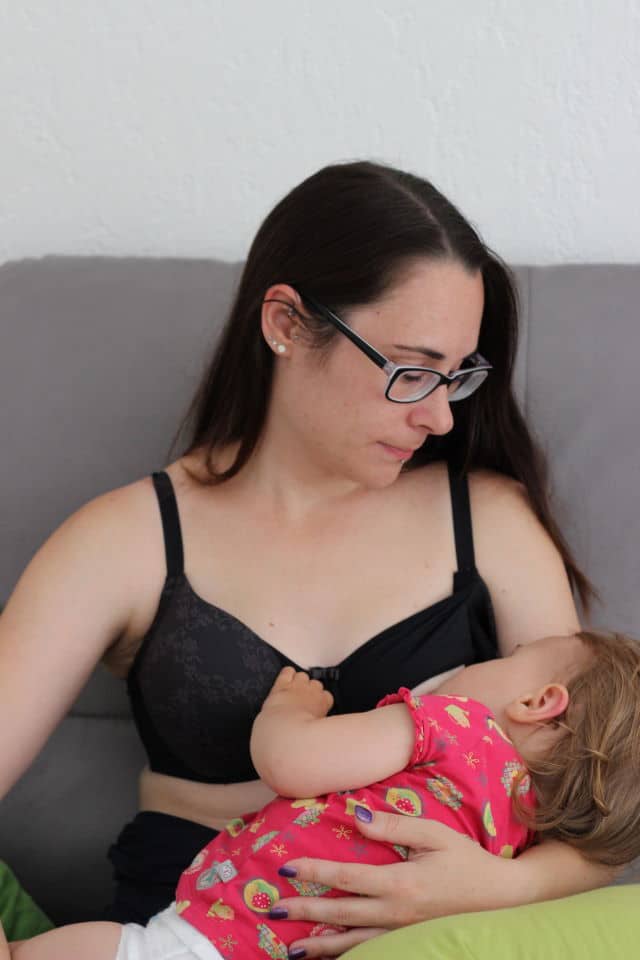 Stillen mit dem Still-BH von Mammae aus der Milky Size Box von vonEller