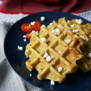 herzhafte Waffeln mit Avocado