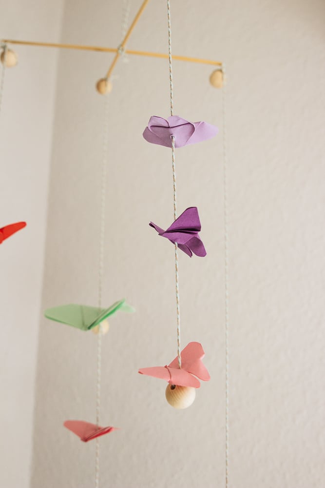 DIY Mobile für Babys mit Origami Schmetterlingen