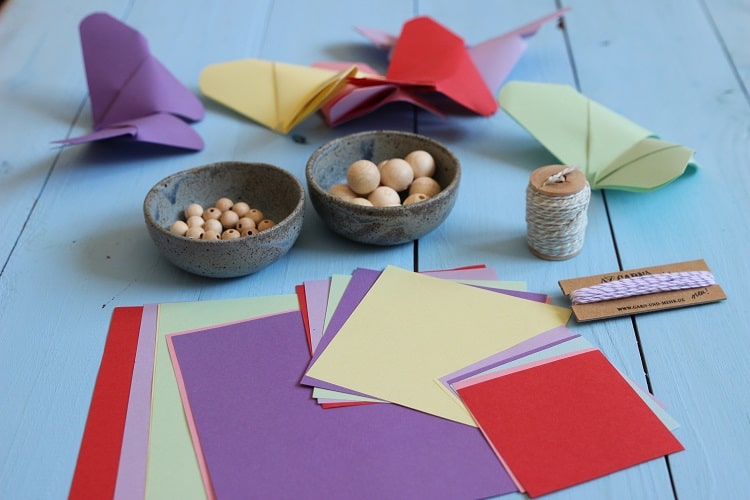 DIY Mobile für Babys mit Origami Schmetterlingen