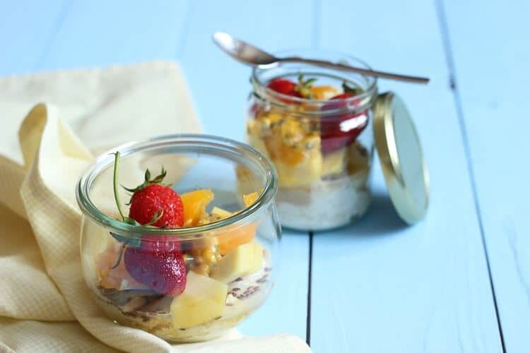 Frühstück in der Schwangerschaft: Overnight Oats mit Früchten