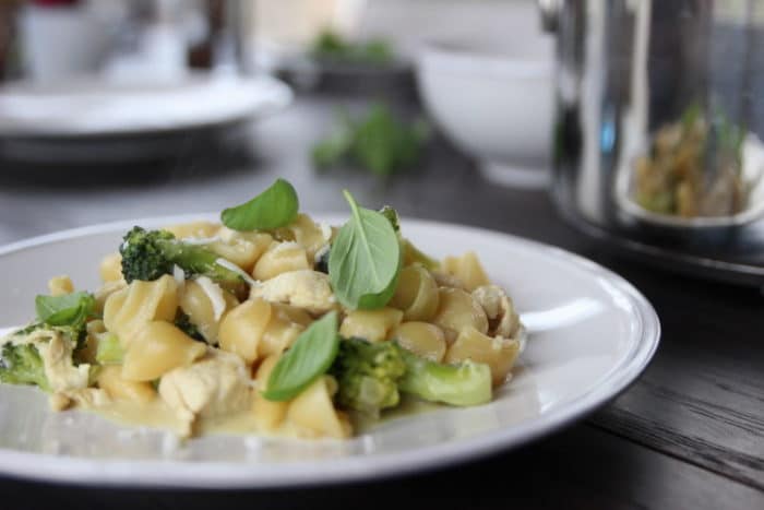 One Pot Pasta mit Brokkoli und Hühnchen