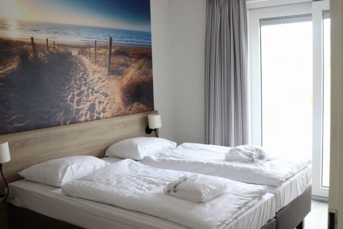 Unser Familienbett im Holland Ferienhaus . hell und schön eingerichtete Zimmer in einem Holland Ferienhaus für 6 Personen - ein entspannter Familienurlaub in Südholland direkt am Meer