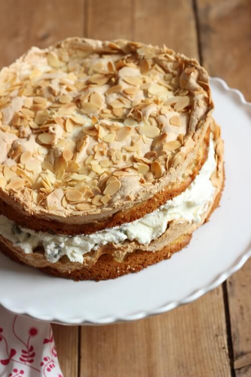 Köstliche Strümmertorte mit Stachelbeeren
