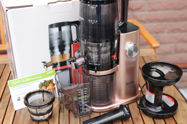 Gesunde Ernährung in der Schwangerschaft - Saft selbst pressen mit dem Hurom Slow Juicer