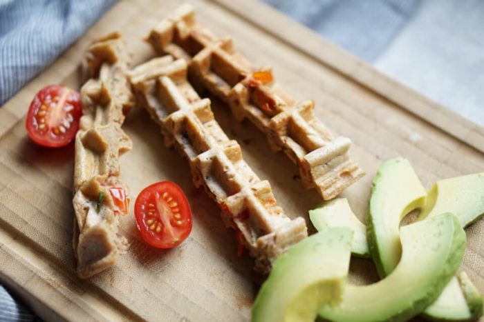Waffel in Sticks geschnitten für BLW und breifrei - tolle BLW Rezepte und herzhafte Waffeln mit Hackfleisch