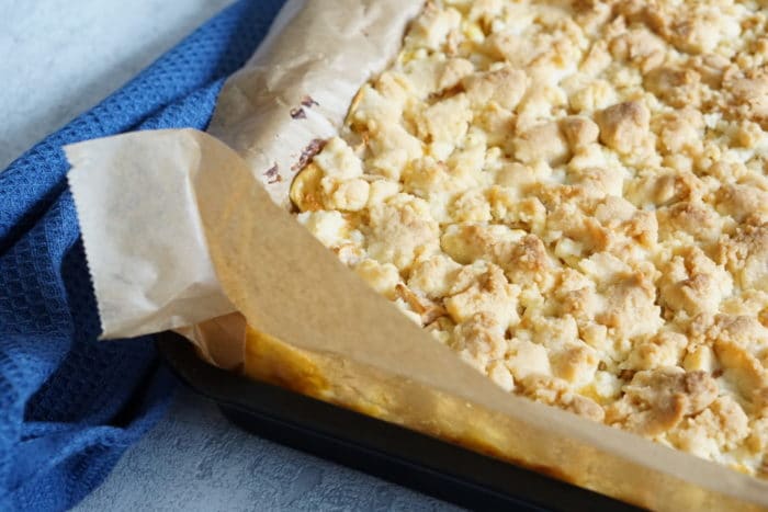Kuchen Rezept für die ganze Familie mit Apfel, Streusel und Pudding