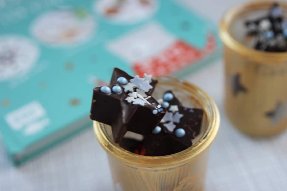 zuckerfreie Schokolade selber machen - eine tolle Geschenkidee für Weihnachten sind Plätzchen Schokolade und Selbstgemachtes