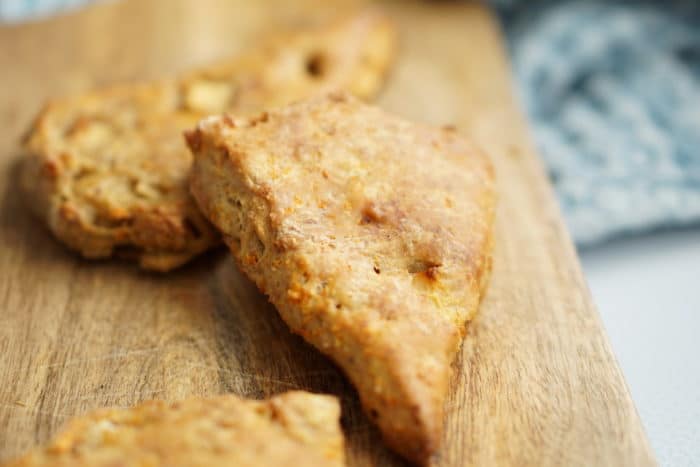 Backen für Babys und Kleinkinder mit einem leckeren Rezept für zuckerfreie Apfel Möhren Brötchen für die gesunde Familienküche