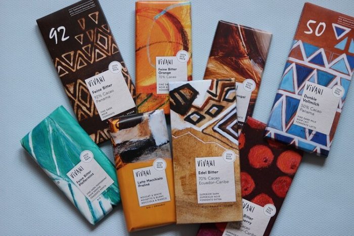 verschiedene Tafeln Schokolade von VIVANi - ohne Kinderarbeit und fair produziert. Gewinnspiel für deinen Schokoladen Vorrat gegen Mama Blues - auch vegane Schokolade gibt es zur Auswahl