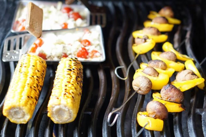 Maiskolben, Feta, Gemüsesspieße - Grillen für Babys mit Gemüsesticks