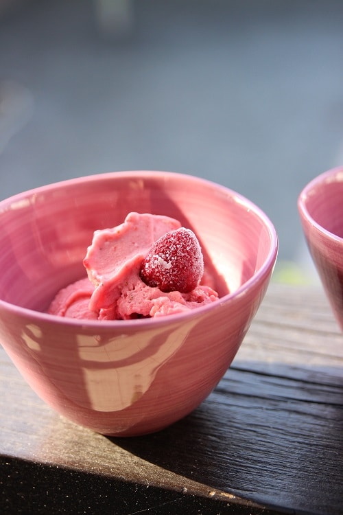 Erdbeereis für Babys ohne Zucker