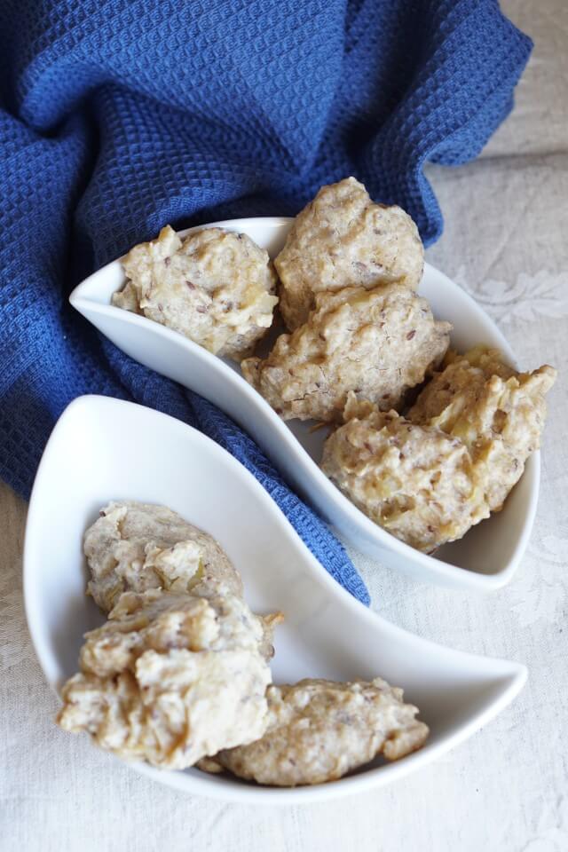 Zuckerfreie Plätzchen für Babys - Apfelkuchen, Apfelmuffins und Apfelwaffeln ohne Zucker zeigen wir dir auf unserem Blog - und neu nun auch ein Rezept für unsere veganen Apfelkekse. Fluffige Apfelwölkchen als Familienrezept