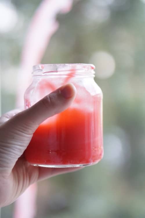 rote Fingerfarbe selber machen - Zum Malen auf Papier, Fenster und Co. für Babys und Kinder ohne giftige Zusätze