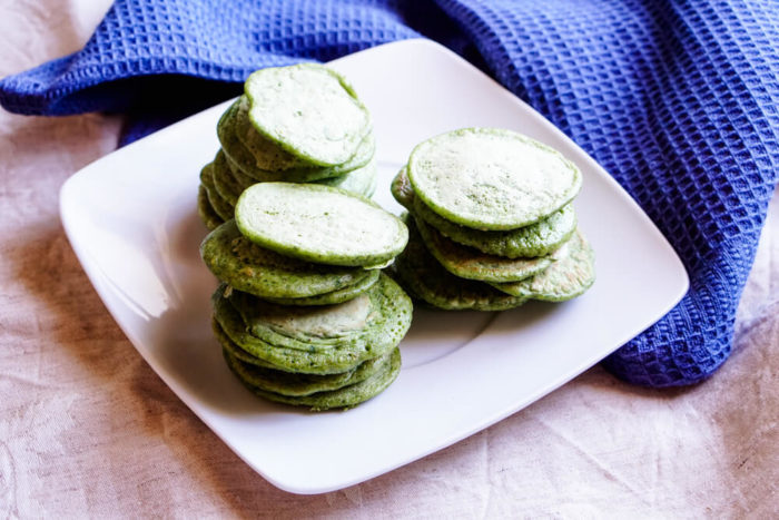 Pfannkuchen mit Spinat - unser Rezept für Pancakes ohne Zucker