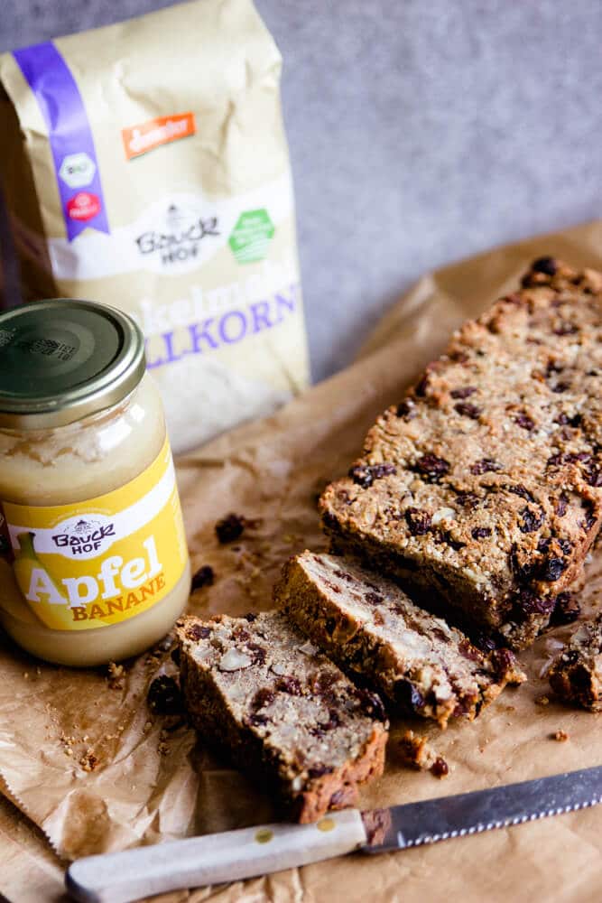 Welches Mehl für was geeignet ist, kannst du in diesem Beitrag erfahren. Backe dieses köstliche Früchte brot mit Mehl und Obstmark von Bauckhof!
