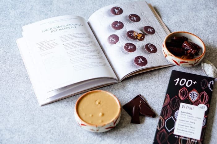 Pralinen ohne Zucker mit Erdnussmus und Datteln