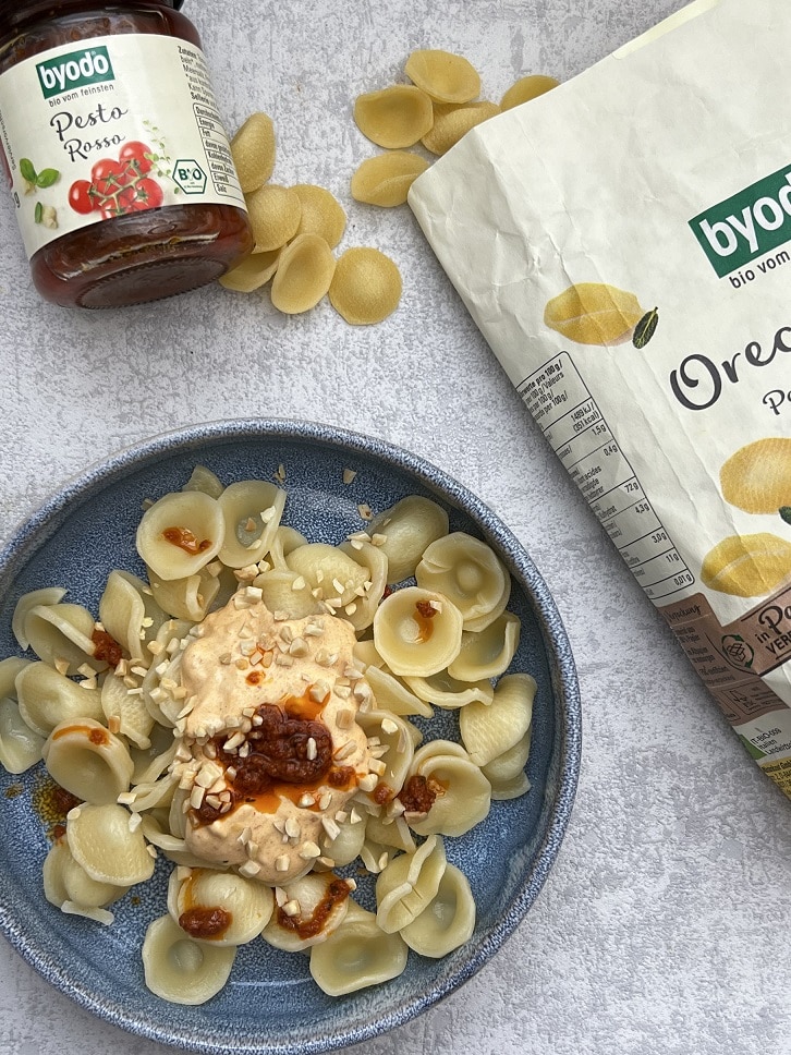 Schnelle Nudelsauce mit Frischkäse und Pesto rosso