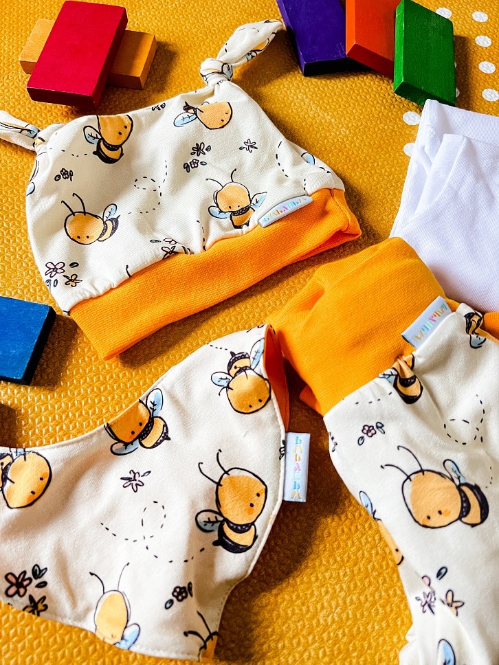 Geschenke zur Geburt: 4-teilige Set „BabyBees" von BABAUBA