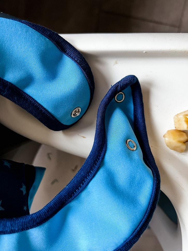 Geschenke zur Geburt: Lätzchen aus Softshell in der Weite größenverstellbar